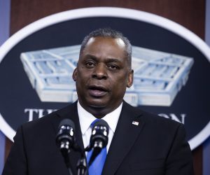 epa09002400 US Secretary of Defense Lloyd Austin delivers remarks to Department of Defense personnel, at the Pentagon in Arlington, Virginia, USA, 10 February 2021.  EPA/MICHAEL REYNOLDS / POOL