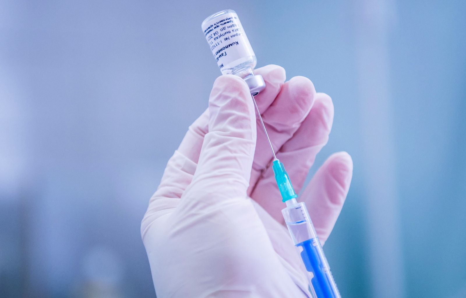 epa09007042 A health worker prepares to administer a shot of the Russian vaccine Sputnik V at the South Pest Central Hospital in Budapest, Hungary, 12 February 2021, as the vaccination with Sputnik V against covid-19 begins in the country.  EPA/Zoltan Balogh HUNGARY OUT