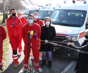 Zagreb, 16.2.2021. - Vie od 700 vozaèa saniteta od danas je u bijelom trajku. Na fotografiji Vladimir Marku, Boo Jakeliæ, Tomislav Cerovac, Marina Novakoviæ Mataniæ tijekom konferencije za medije. foto HINA/ Lana SLIVAR DOMINIÆ/ lsd