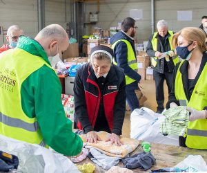 Sisak, 27.02.2021. - Bivša predsjednica RH Kolinda Grabar Kitarović u subotu je volontirala u sisačkom Caritasu. foto HINA/ Sisačka biskupija/ ml