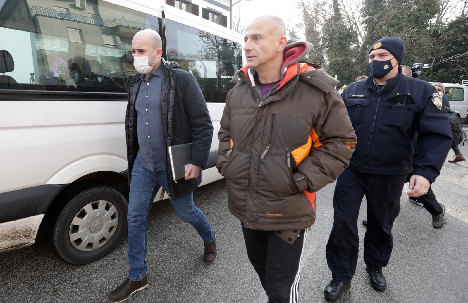 01.02.2021., Zagreb - Andrija Klaric jutros je otvorio vrata svoje teretane Quantum Premium Gym na  Tresnjevci. Nekoliko ljudi doslo je vjezbati nakon cega su stigli policija i inspekcija, a policija je potom odvela vlasnika u postaju. Photo: Robert Anic/PIXSELL