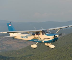 31.07.2018., Split - Zrakoplov Cessna 172 u letu. 
Photo: Dino Stanin/PIXSELL