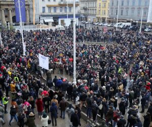 03.02.2021., Zagreb - U organizaciji Udruge Glas poduzetnika na Trgu bana Josipa Jelacica odrzan je prosvjed "zbog neadekvatnih ekonomskih mjera i diskriminatornih odluka prema dijelu poduzetnika". Photo: Sanjin Strukic/PIXSELL