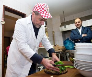 03.03.2015., Zagreb -  Gradonacelnik Milan Bandic kuhao je grah za prijatelje i pojedine predsjednike gradskih cetvrti u restoranu Staro gnijezdo u Markusevcu. 
Photo: Davor Puklavec/PIXSELL