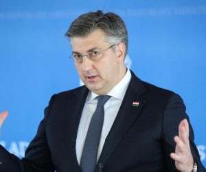 04.02.2021., Zagreb - Predsjednik Vlade Andrej Plenkovic dao je izjavu medijima nakon zavrsene sjednice Vlade u Nacionalnoj i sveucilisnoj knjiznici. Photo: Zeljko Lukunic/PIXSELL