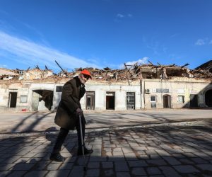02.02.2021., Petrinja - Nakon tmurna i hladna vremena razrusenu Petrinju zagrijalo proljetno sunce. Prazan grad s pokojim prolaznikom djeluje sablasno.  
Photo: Robert Anic/PIXSELL