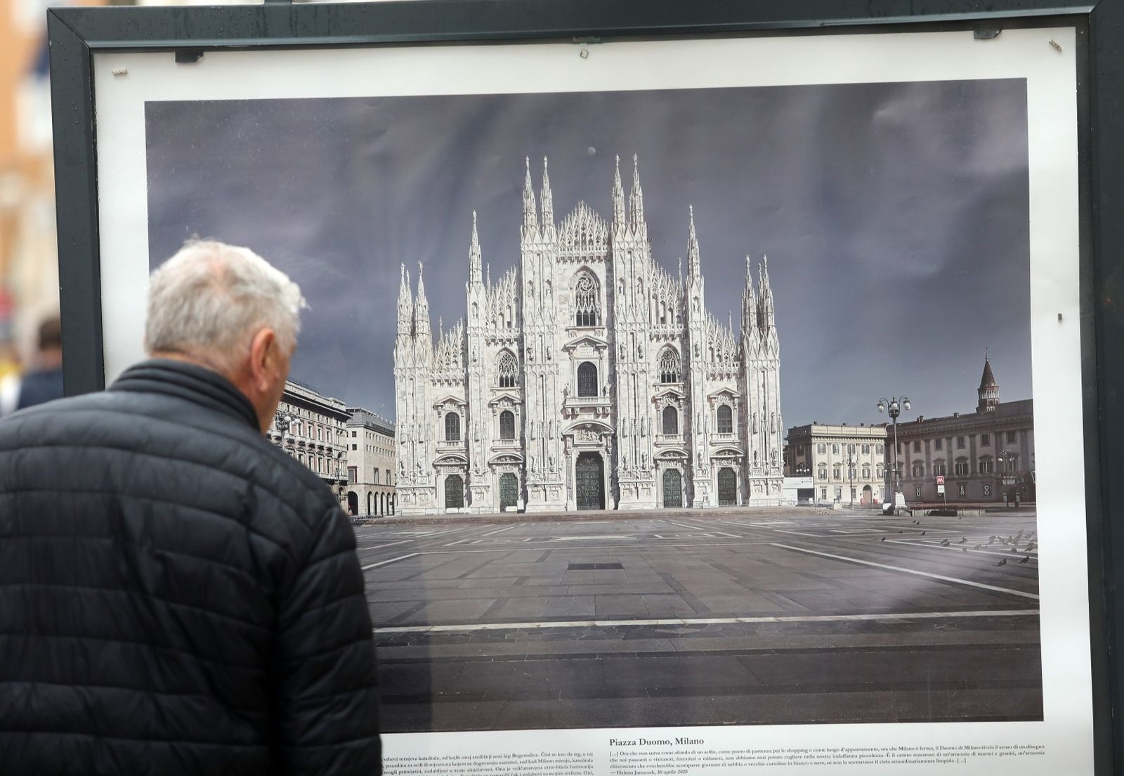 05.02.2021., Rijeka - Izlozba fotografija pod nazivom "(Ne)vidljivi trgovi" talijanskog fotografa Marca Delogua na kojima su prikazani trgovi talijanskih gradova snimljenih u vrijeme korone, otvorena je na postamentima na Korzu. Izlozbu su podrzali Grad Rijeka, Generalni konzulat Italije u Rijeci i Instituto Italiano di Cultura Zagreb. Photo: Goran Kovacic/PIXSELL