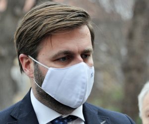 05.02.2021., Pula - Ministar gospodarstva i odrzivog razvoja Tomislav Coric dao je izjavu medijima nakon radnog sastanka s obnasateljem duznosti zupana Fabrizijom Radinom, pulskim gradonacelnikom Borisom Mileticem, gradonacelnikom Rovinja Markom Paliagom i direktorom Fonda za zastitu okolisa i energetsku ucinkovitost Sinisom Kukicem. Photo: Sasa Miljevic/PIXSELL
