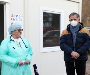 05.02.2021. ,Petrinja -  Milorad Pupovac predao je kontejner Novoj bolnici u Petrinji, odjelu za pulmologiju i palijativnu skrb. Photo: Edina Zuko/PIXSELL