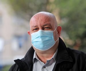 08.01.2021., Rijeka - Konferencija za medije clanova Stozera civilne zastite Primorsko-goranske zupanije pred Pomorskim i povijesnim muzejem Hrvatskog primorja. Epidemiolog Dobrica Roncevic. 
Photo: Goran Kovacic/PIXSELL