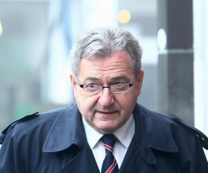 09.01.2014., Velika Gorica - Zdravko Mustac, bivsi sef jugoslavenske i hrvatske sluzbe drzavne sigurnosti, dolazi na Zupanijski sud gdje ce Izvanraspravno vijece odluciti o njegovu izrucenju Njemackoj. Mustac je s bivsim suradnikom Josipom Perkovicem po europskom uhidbenom nalogu uhicen na Novu godinu. Njemacka trazi njihovo izrucenje zbog sumnje da su povezani s ubojstvom hrvatskog emigranta Stjepana Djurekovica 1983. u Muenchenu. 
Photo: Zeljko Lukunic/PIXSELL