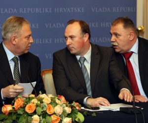 11.02.2009., Zagreb - Na sjednici Ekonomskog socijalnog vijeca zakljuceno je, nakon deset godina provedbe mirovinske reforme, da je drugi mirovinski stup promasaj. Ivo Sanader, Damir Polancec i Ivan Suker. 
Photo: Jurica Galoic/24sata