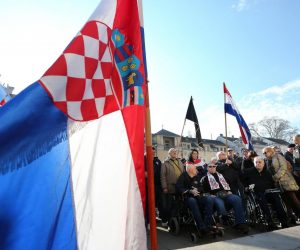 09.02.2020., Samobor -Zajednica udruga hrvatskih branitelja lijecenih od PTSP-a RH aktivno se ukljucila u organizaciju prosvjeda "STOP GOVORU MRZNJE I MEDJUSOBNOJ NESNOSLJIVOSTI. Cilj prosvjeda je podici glas razumne Hrvatske protiv govora mrznje i medjusobnih uvreda, bez obzira na politicki predznak i svjetonazor onih koji ih upucuju.
Photo: Emica Elvedji/PIXSELL