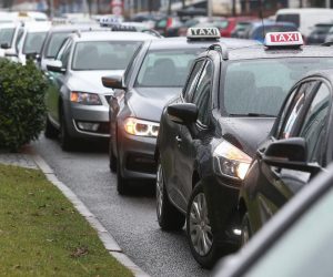 09.02.2021., Zagreb - Novoosnovani Nezavisni sindikat vozaca taksija odrzao prosvjed upozorenja, ispred sjedista Bolta u Radnickoj cesti.
Photo: Matija Habljak/PIXSELL