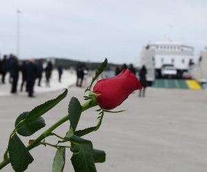 10.02.2021., Sibenik - Oprostaj od kapetana Ante Mrvice u sibenskoj luci uz sirene brodova Jadrolinije cijim je brodom i prebacen na Zirje gdje ce popodne biti pokopan.
Photo: Hrvoje Jelavic/PIXSELL
