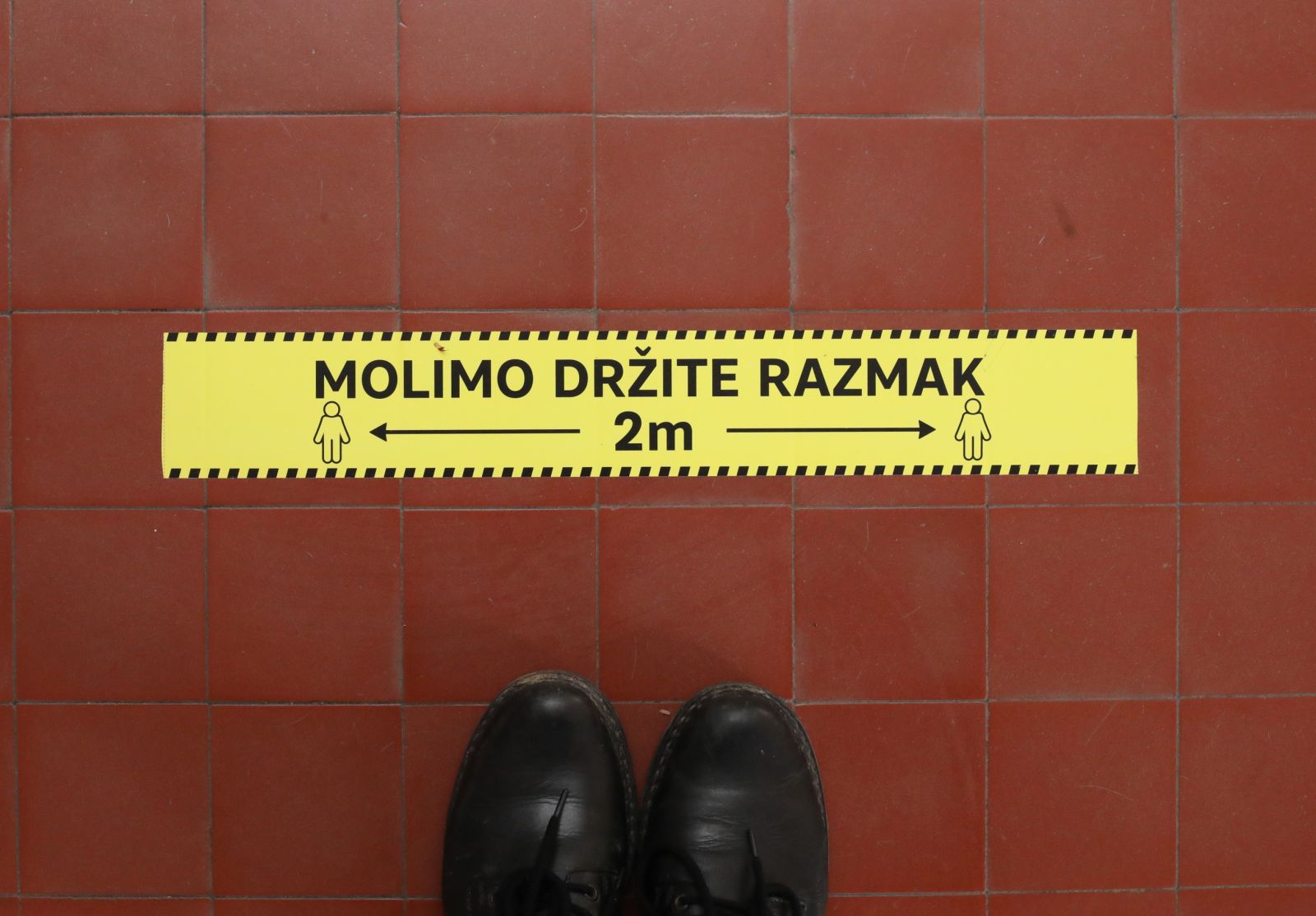 10.02.2021., Osijek - Zbog pandemije koronavirusa obavezan je razmak od 2 metra. Photo: Dubravka Petric/PIXSELL