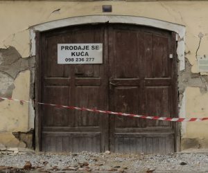 10.02.2021., Petrinja -  Nakon katastrofalnog potresa koji je pogodio sisacko-moslavacku zupaniju sve vise obiteljskih kuca oglasava za prodaju.
Photo: Robert Anic/PIXSELL