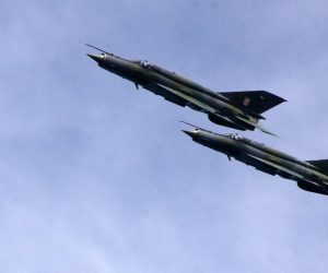 10.05.2013., Pula - Nebom iznad grada nadlijetala su dva borbena aviona MiG-21, upravo kad je delegacija rezervnih casnika OMV (Oesterreichischer Marineverband) iz Beca polagala vijenac na mjestu potonuca bojnog broda Viribus Unitis u sklopu vjezbe koja se odvija nad Jadranskoim morem.
Photo: Dusko Marusic/PIXSELL