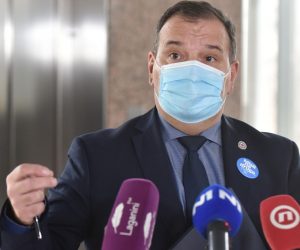 i11.02.2021.,Zagreb - Ministar zdravstva Vili Beros dao je izjavu za medije prije pocetka sjednice vlade.
Photo: Davorin Visnjic/PIXSELL