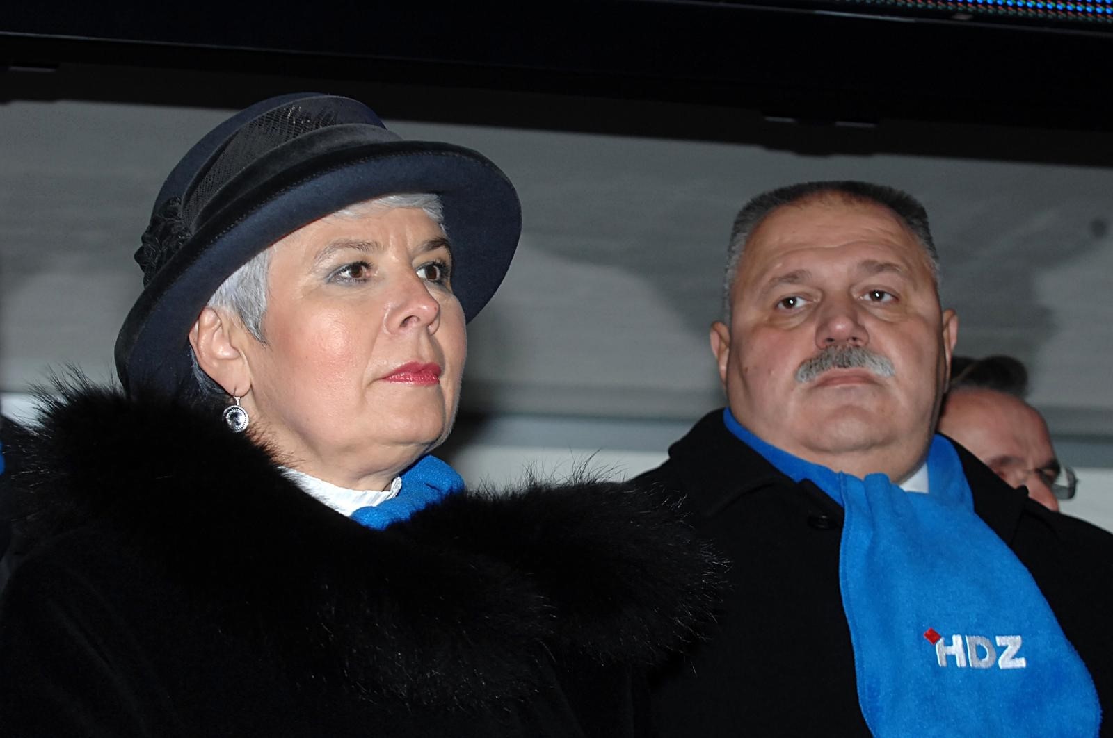 25.11.2011., Sisak - Na Gradskoj trznici Kontroba odrzan je predizborni skup HDZ-a na kome su, uz nositeljicu svih listi, predsjednicu HDZ-a Jadranku Kosor, bili svi kandidati ove stranke u VI. izbornoj jedinici.
Photo:Nikola Cutuk/PIXSELL