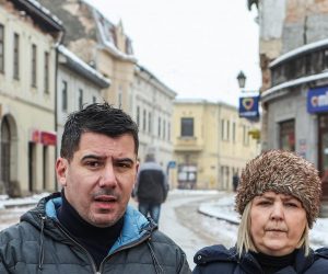 12.01.2021., Petrinja - Saborski zastupnik Mosta Nikola Grmoja i koordinatorica Mosta iz Petrinje Luca Gaspar Sako odrzali su u Petrinji konferenciju za medije na kojoj su govorili o stanju na terenu. Photo: Marko Prpic/PIXSELL