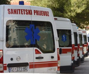 12.02.2020., Sibenik - Sanitet doma zdravlja Sibenika pridruzio se strajku solidarnosti zagrebackog sanitetetskog prijevoza koji trazi izjednacavanje koeficijenta placa radnika sanitetskog prevoza i hitne pomoci. 
Photo: Hrvoje Jelavic/PIXSELL