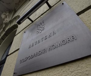 12.11.2013., Zagreb - Policija je jutros uhitila Nadana Vidosevica pod sumnjom da je zloupotrijebio polozaj i ovlasti u aferi izvlacenja 32 milijuna kuna iz Hrvatske gospodarske komore. Inspektori pretrazuju ured u komori.
Photo: Marko Lukunic/PIXSELL