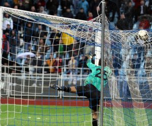 18.11.2012., Kantrida, Rijeka - MAXtv 1. HNL, 16. kolo, HNK Rijeka - NK Osijek. Lopta u mrezi iza vratara Osijeka Ivana Vargica za treci gol Rijeke. 
Photo: Goran Kovacic/PIXSELL