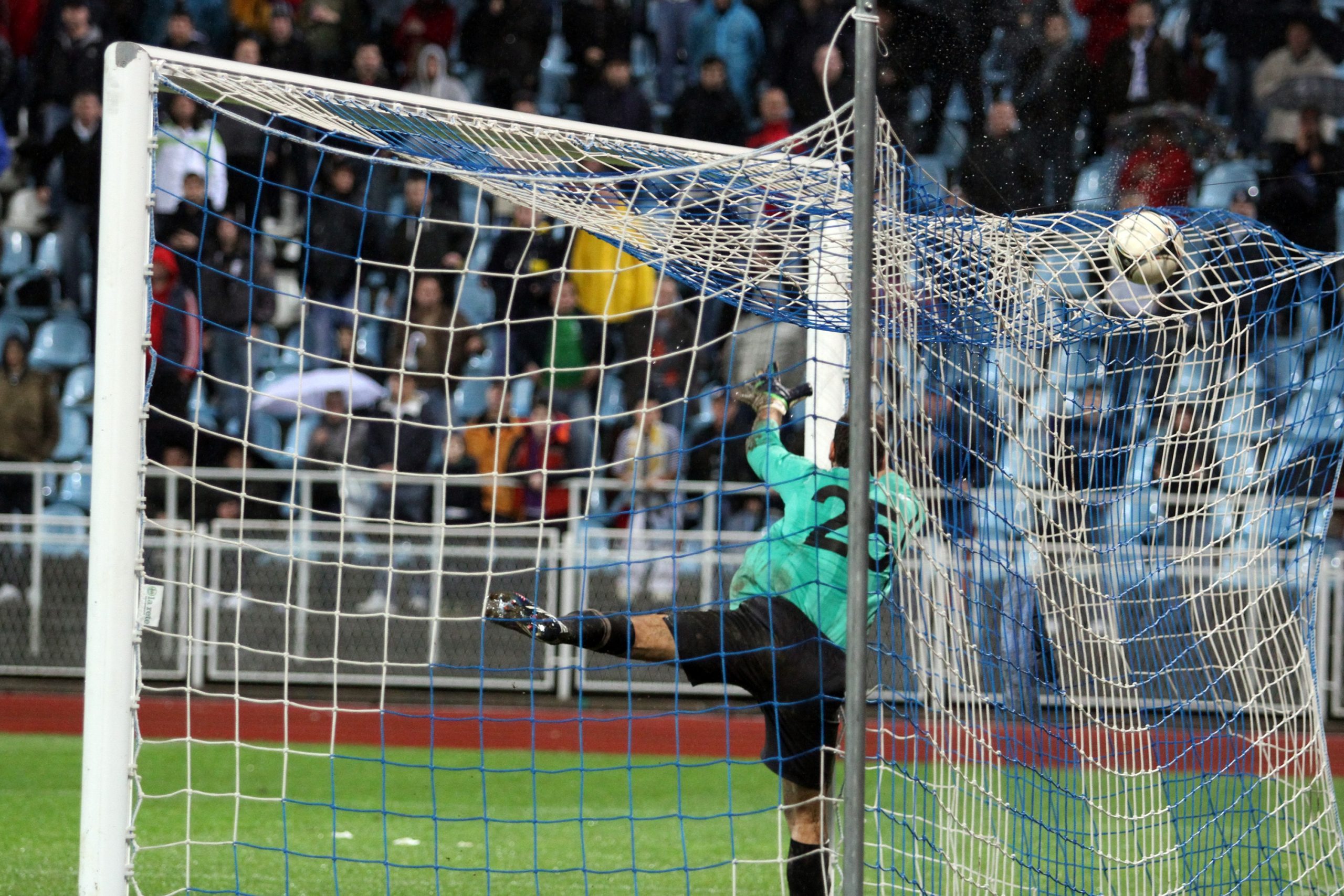 18.11.2012., Kantrida, Rijeka - MAXtv 1. HNL, 16. kolo, HNK Rijeka - NK Osijek. Lopta u mrezi iza vratara Osijeka Ivana Vargica za treci gol Rijeke. 
Photo: Goran Kovacic/PIXSELL