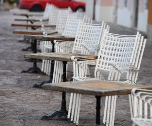 13.01.2021., Sibenik - Ugostiteljski objekti i kafici zatvoreni su vise od mjesec dana zbog lockdown-a, a neki vec traze i novoga vlasnika. 
Photo: Hrvoje Jelavic/PIXSELL