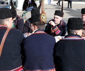 15.02.2019., Zagreb - Odjeveni u narodne nosnje i uz raznovrsnu ponudu domacih autohtonih proizvoda, Zupanjci na Trgu bana Jelacica ponosno predstavljaju i najavljuju 52. Sokacko sijelo, najvecu manifestaciju tradicijske kulture Zupanjskog kraja.
Photo: Patrik Macek/PIXSELL