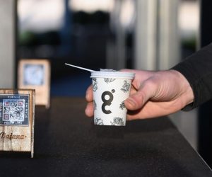 15.02.2021., Sibenik - Popustanjem mjera stozera otvoreni su samo rijetki kafici u Sibeniku koji ce prodavati kavu za van. Photo: Hrvoje Jelavic/PIXSELL