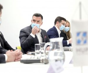 16.02.2021., Zagreb -U sjedistu HUP-a odrzan je konferencija za medije na kojoj su se predstavnici veledrogerija ocitovali o aktualnom stanju te daljnjim mogucnostima opskrbe lijekovima i medicinskim proizvodima. Naglasili su da unatoc rebalansu drzavnog proracuna krajem 2020. kada je osigurano dodatnih 670 milijuna kuna, te dodatnim sredstvima u iznosu 2,24 milijarde kuna, dugovanja bolnica i ljekarni prema veledrogerijama kontinuirano rastu.
Photo: Patrik Macek/PIXSELL