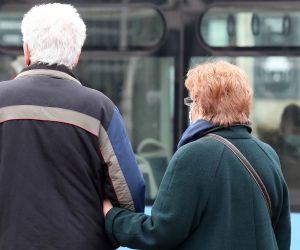 17.02.2021., Zagreb - Danas pocinje prva isplata nacionalne naknade za starije osobe za sijecanj 2021. korisnicima racuna otvorenih u poslovnim bankama. U prvoj isplati nacionalnu naknadu za starije osobe dobit ce 3091 korisnik (64,54 posto zena i 35,46 posto muskaraca), za sto je osigurano 2,2 milijuna kuna iz drzavnog proracuna. Pravo na nacionalnu naknadu za starije osobe moze ostvariti hrvatski drzavljanin koji je navršio 65 godina zivota s prebivalistem na podrucju RH u neprekidnom trajanju od 20 godina. Najvise korisnika dolazi iz Vukovarsko-srijemske zupanije, Osjecko-baranjske, Zagrebacke, Grada Zagreba i Koprivnicko-krizevacke zupanije.
Photo: Patrik Macek/PIXSELL