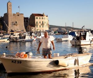 16.09.2020.Otok Vis- Komiza,ribarski gradic na jugozapadu otoka Visa.
Photo: Boris Scitar/Vecernji list/PIXSELL