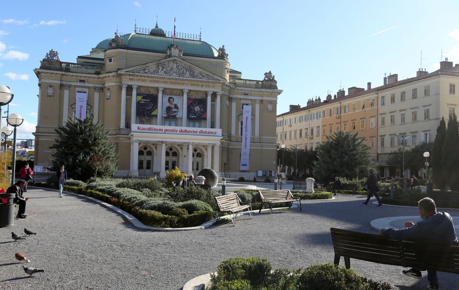 17.11.2020., Rijeka -  Natpis "Kazalistem protiv duhovne distance", novi je prigodni natpis na procelju HNK Ivana pl Zajca.
Photo: Goran Kovacic/PIXSELL