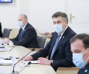 17.12.2020., Zagreb -Pod predsjedanjem premijera Plenkovica u banskim dvorima je odrzana sjednica znanstvenog savjeta za borbu protib koronavirusa.
Photo: Patrik Macek/PIXSELL