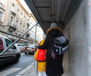 18.01.2021., Zagreb - Prvi dan skole nakon zavrsenih zimskih praznika. Dolazak ucenika u osnovnu skolu Ivana Gundulica predstavlja opasnost za djecu zbog nedavnih potresa. Photo: Luka Stanzl/PIXSELL
