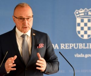 18.02.2021., Zagreb - Ministar vanjskih i europskih poslova Gordan Grlic Radman dao je izjavu medijima nakon odrzane 44. sjednice Vlade odrzanoj u Nacionalnoj i sveucilisnoj knjiznici. Photo: Davorin Visnjic/PIXSELL