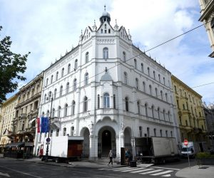 18.07.2020., Zagreb - Zgrada HBOR-a nastradala u potresu te radnici sele namjestaj iz zgrade. 
Photo: Marko Lukunic/PIXSELL