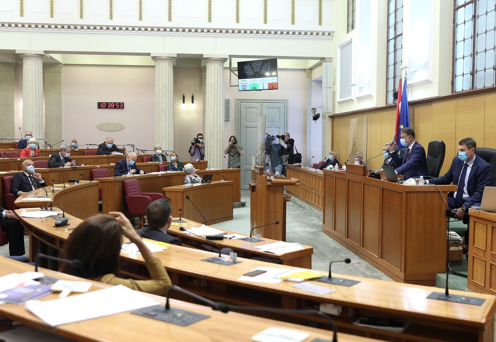 18.09.2020., Zagreb - Sabor je 3. sjednicu nastavio glasovanjem o izvjescu Mandatno imunitetnog povjerenstva o skidanju imuniteta  zastupnicima u slucaju Janaf, nakon cega slijedi rasprava o Konacnom prijedlogu zakona o potvrdjivanju Konvencije Vijeca Europe o integriranom pristupu sigurnosti, zastiti i uslugama na nogometnim utakmicama i drugim sportskim priredbama.
Photo: Patrik Macek/PIXSELL
