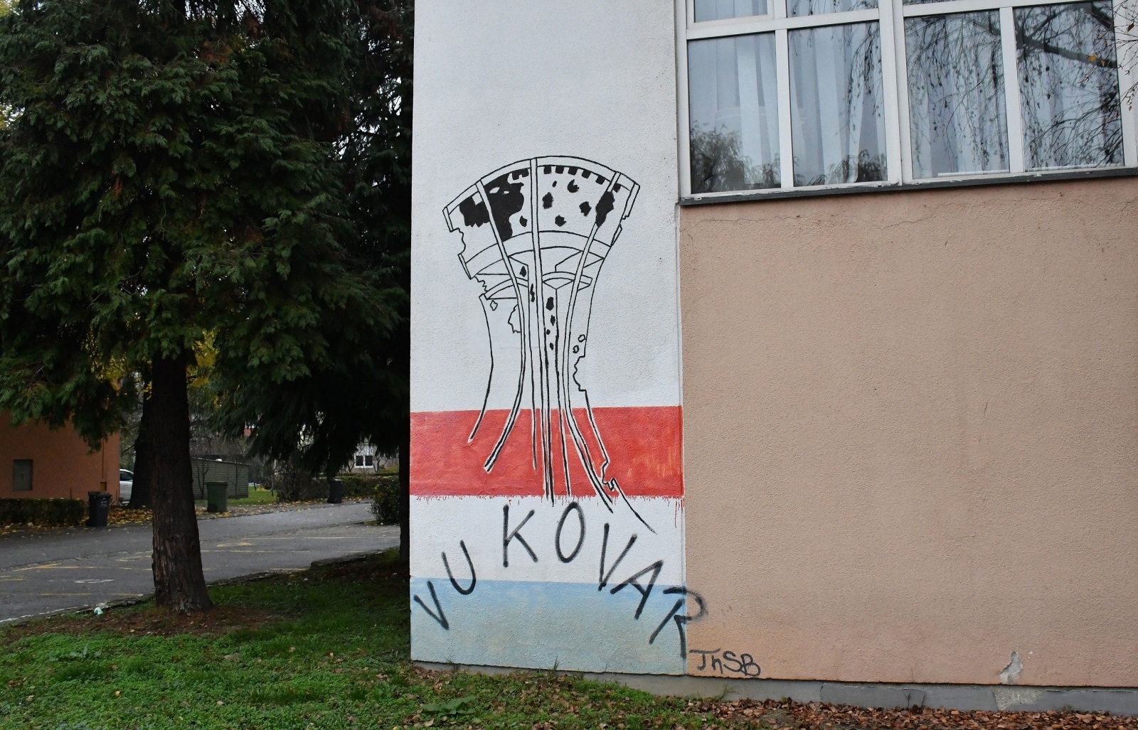 18.11.2020., Slavonski Brod - Paljenjem lampiona gradjani obiljezavaju Dana sjecanja na zrtve Domovinskog rata i Dana sjecanja na zrtvu Vukovara i Skabrnje.
Photo: Ivica Galovic/PIXSELL