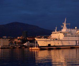 20.02.2021., Split - Jadrolinijin trajekt Marko Polo u gradskoj luci. Photo: Ivo Cagalj/PIXSELL
