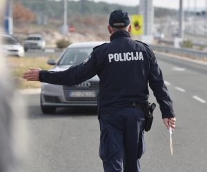 22.01.2020., Prokljan - Velika policijska akcija na autocesti  A-1 Zagreb-Split kod odmorista Prokljan. Uz prometnu policiju u akciji su sudjelovale i granicna policija, odjel za droge te sve inspekcije ukljucujuci i carinu. Photo: Hrvoje Jelavic/PIXSELL
