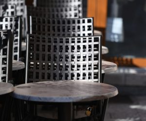 26.01.2021., Sibenik - Vlasnici zatvorenih kafica i restorana iscekuju novo popustanje mjera stozera civilne zastite.
Photo: Hrvoje Jelavic/PIXSELL