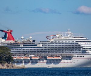 26.05.2020., Luka Gruz, Dubrovnik - Iako planiran tek u cetvrtak, Carnival Breeze stigao je s 93 hrvatska pomorca i ostatkom posade – iz Albanije, Crne Gore, Bosne, Slovenije, Makedonije, Srbije, Italije, Bjelorusije i Bugarske  u Luku Gruz, nakon manjeg cekanja na sidru kod Dakse.
Photo: Grgo Jelavic/PIXSELL