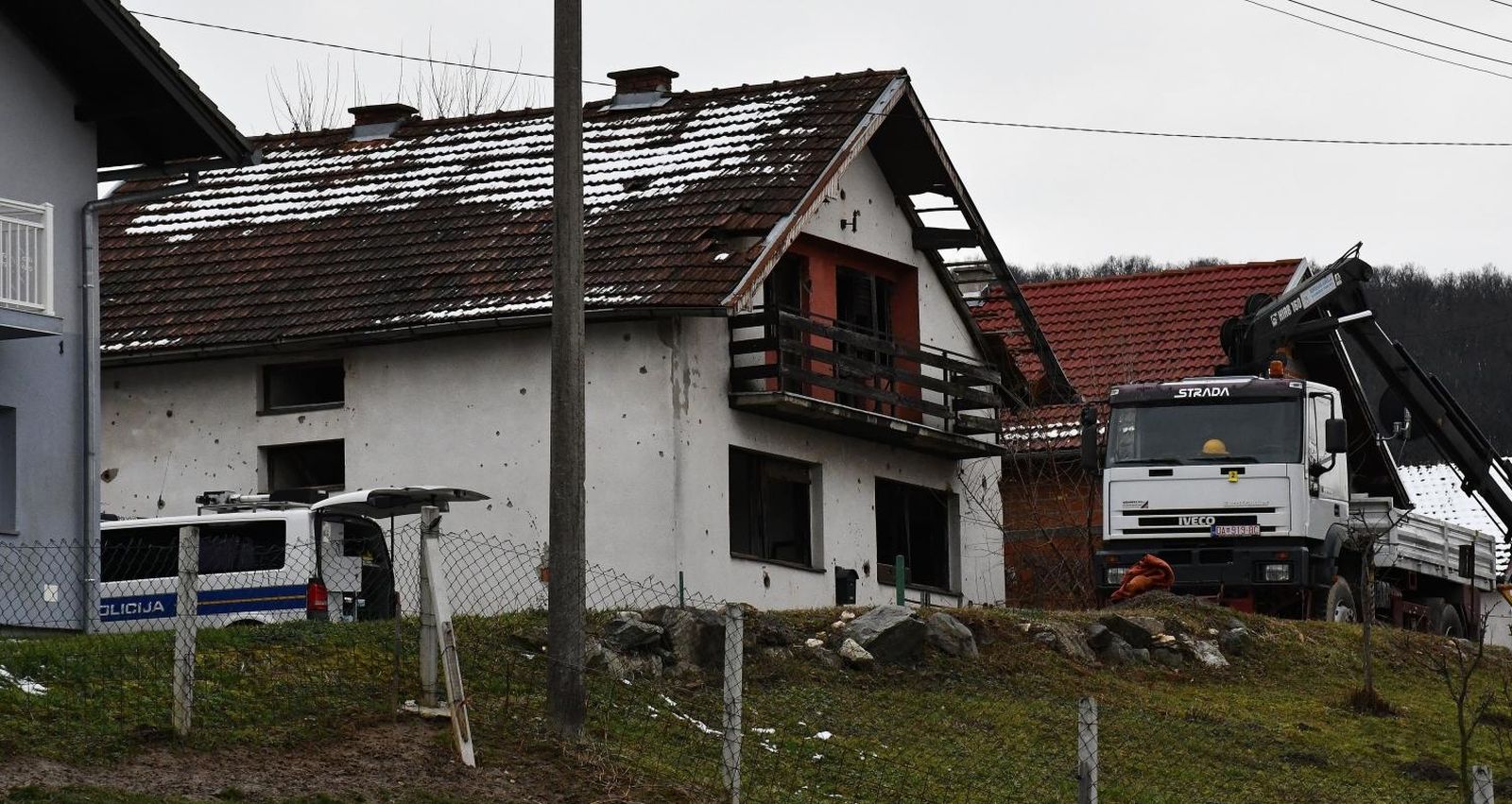 21.01.2021., Pakrac - Muskarac (71) bacio je bombu na tri radnika HEP-a koji su mu, navodno, došli iskljuciti struju. Dvojica su ozlijedjena i u bolnici, a treci radnik nije ozlijedjen. Photo: Ivica Galovic/PIXSELL