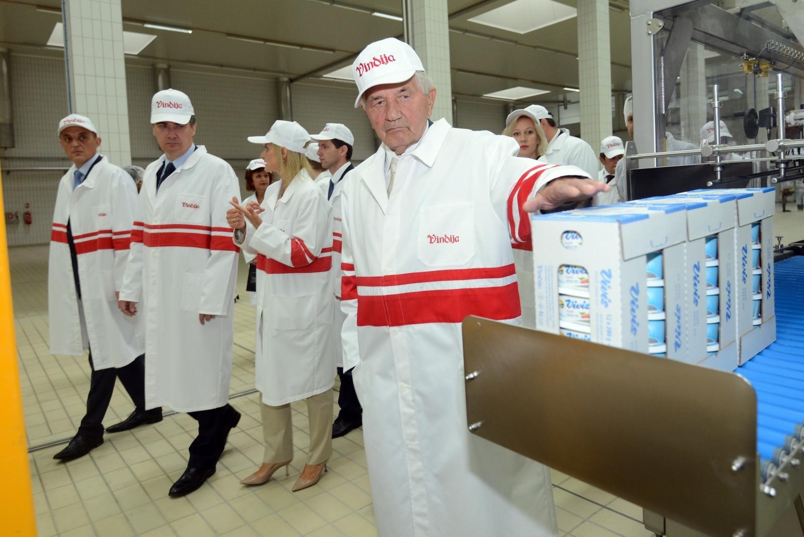27.08.2013., Varazdin - Predsjednik Vlade Republike Hrvatske Zoran Milanovic u pratnji ministra poljoprivrede Tihomira Jakovine posjetio je tvornicu Vindija - Vivis i obisao pogon za proizvodnju mlijecnih deserata i svjezih krem sireva. Ugostio ih je generalni direktor Vindije Dragutin Drk. 
Photo: Marko Jurinec/PIXSELL