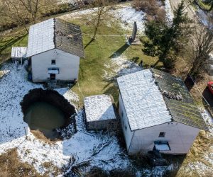28.01.2021., Sisak - Na podrucju sela Mecencani u potresom tesko pogodjenoj Sisacko-moslavackoj zupaniji pojavile su se rupe koje predstavljaju opasnost za tamosnje stanovnistvo. Rupe u Mecencanima snimljene iz zraka.
Photo: Igor Kralj/PIXSELL