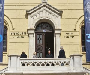 28.03.2020., Zagreb - Predsjednik Republike Hrvatske Zoran Milanovic razgledao je potresom ostecenu zgradu Pravnog fakulteta odnosno Rektorata Sveucilista u Zagrebu u drustvu rektora Damira Borasa.
Photo: Davorin Visnjic/PIXSELL